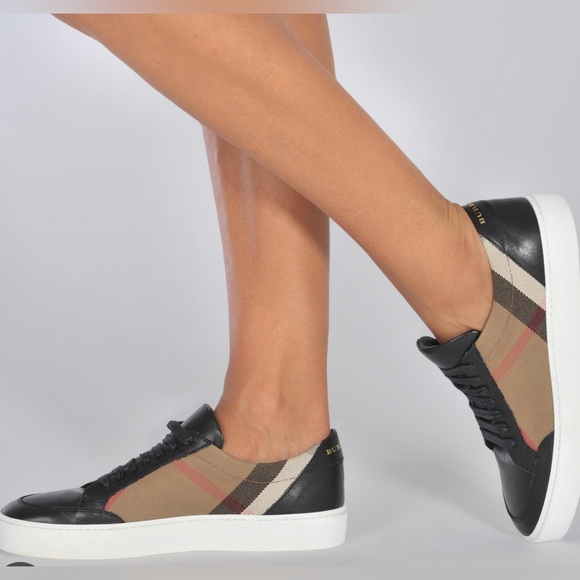 BURBERRY Salmond Check Top Sneakers in Grainy Leather - Picture 1 of 9